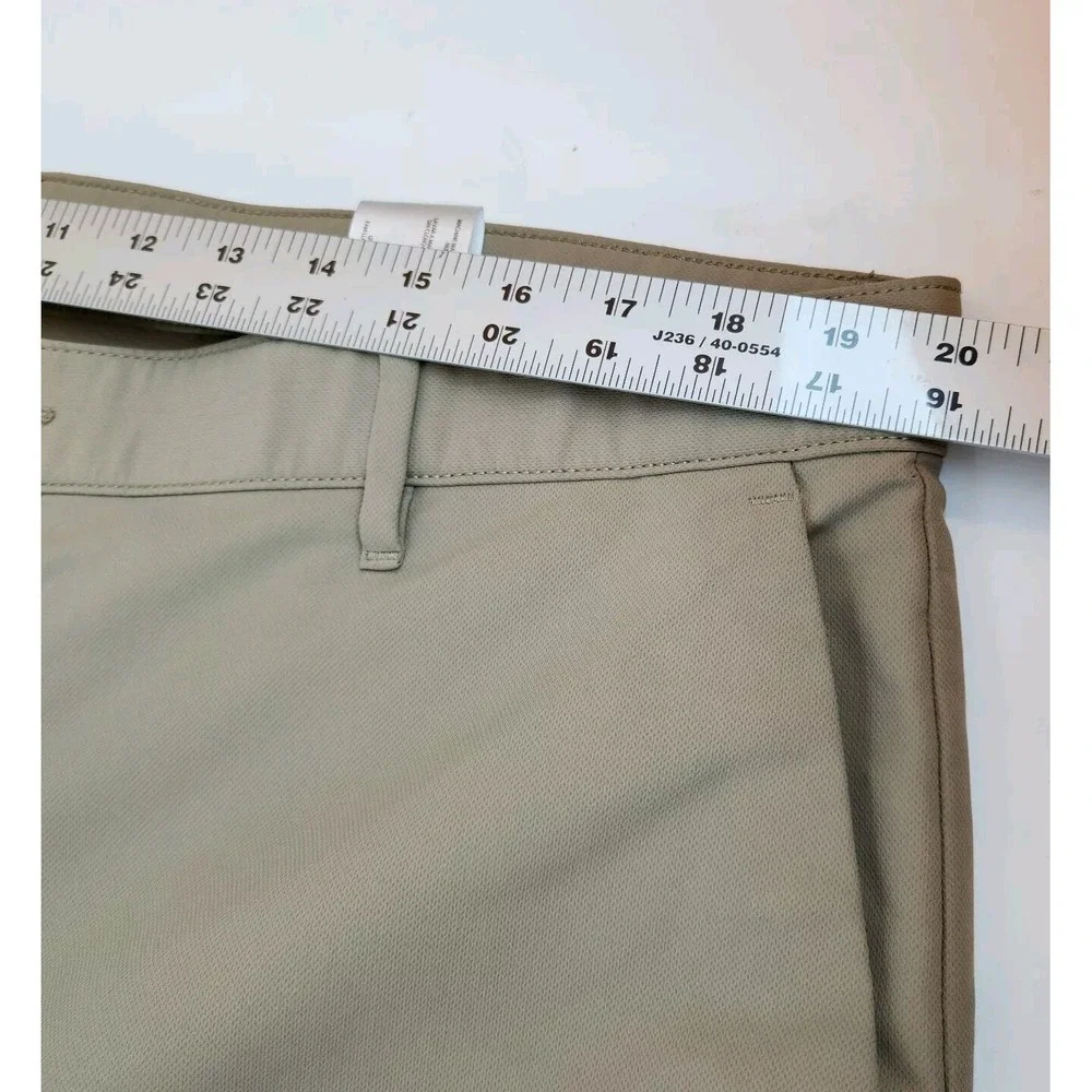 Banana Republic Golf Performance Pant Mens Size 40x30 Beige Chino 100% Polyester